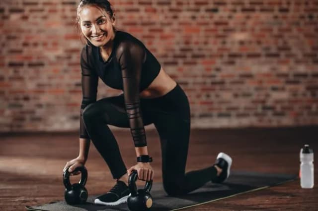 WOD CrossFit co to? Poznaj treningi, które zmienią Twoją formę WOD CrossFit co to? Poznaj treningi, które zmienią Twoją formę