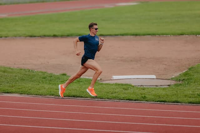 Jak biegać szybciej na 3 km i uniknąć frustracji w treningu Jak biegać szybciej na 3 km i uniknąć frustracji w treningu