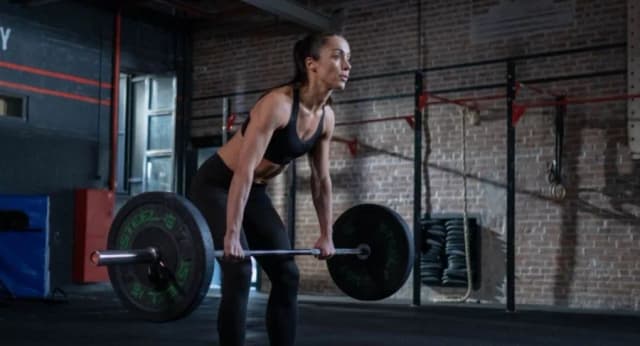 CrossFit czy warto? Odkryj zalety i wady tego treningu CrossFit czy warto? Odkryj zalety i wady tego treningu