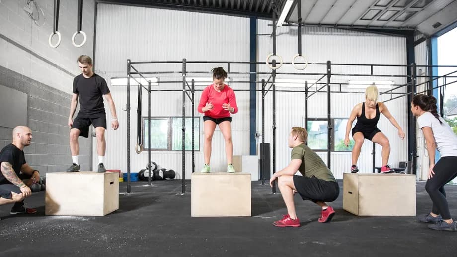 Co lepsze: CrossFit czy siłownia? Porównanie, które zmieni Twoje treningi Co lepsze: CrossFit czy siłownia? Porównanie, które zmieni Twoje treningi