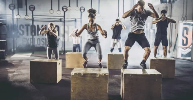 Jak zacząć ćwiczyć CrossFit i uniknąć najczęstszych błędów Jak zacząć ćwiczyć CrossFit i uniknąć najczęstszych błędów