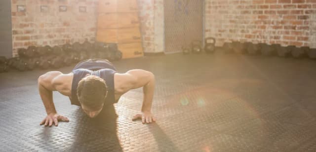 Skuteczne ćwiczenia CrossFit, które poprawią Twoją sprawność fizyczną Skuteczne ćwiczenia CrossFit, które poprawią Twoją sprawność fizyczną